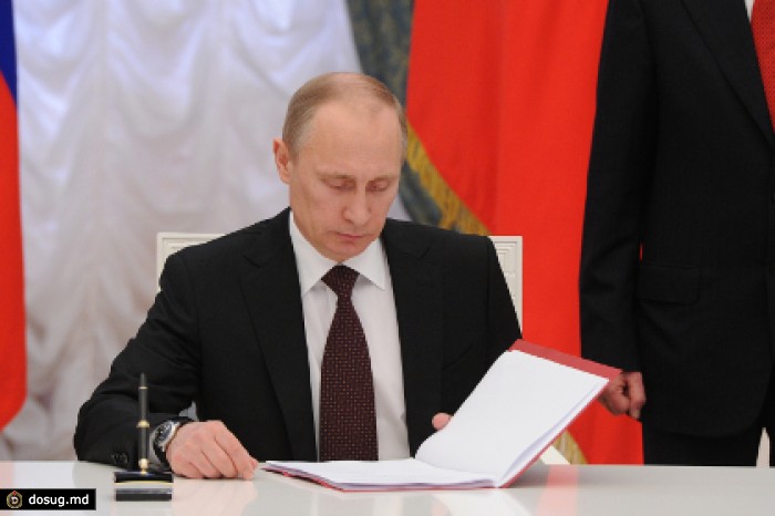 Путин посмертно наградил главу Total орденом Почета
