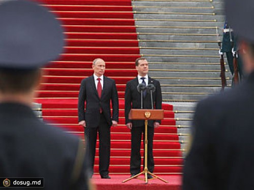 Путин выдвинул Медведева в премьер-министры