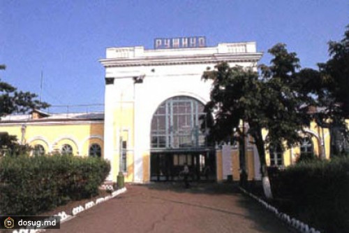 Пьяные пассажиры поезда напали на полицейских