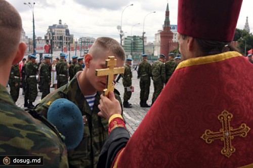 РПЦ пожаловалась на нехватку военных священников