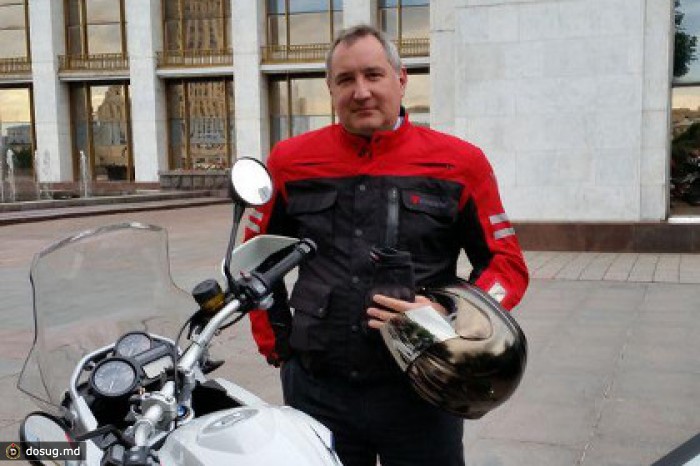 Рогозин начал бороться с пробками на мотоцикле