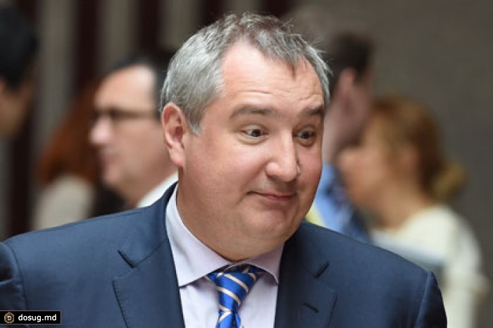 Рогозин раскритиковал улицу Арбат за дурацкие ушанки