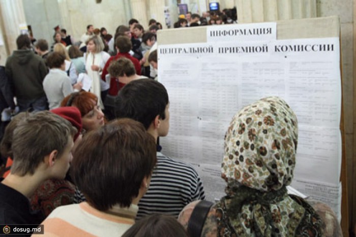 Рособрнадзор установил минимальные баллы за ЕГЭ по русскому и математике