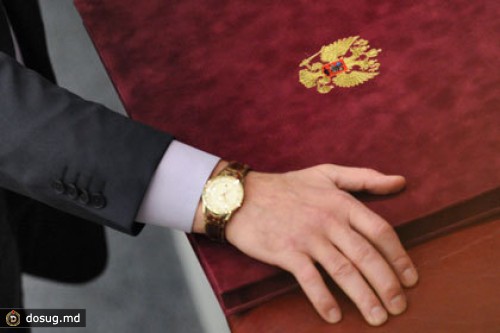 Российских чиновников обяжут отчитываться за полученные подарки