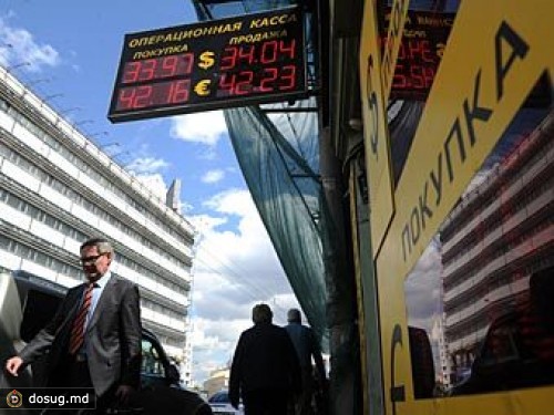 Рубль начал торги с роста к доллару и евро