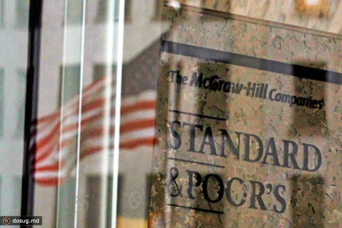 S&P снизил рейтинг банка ВТБ и шести крупнейших российских монополий