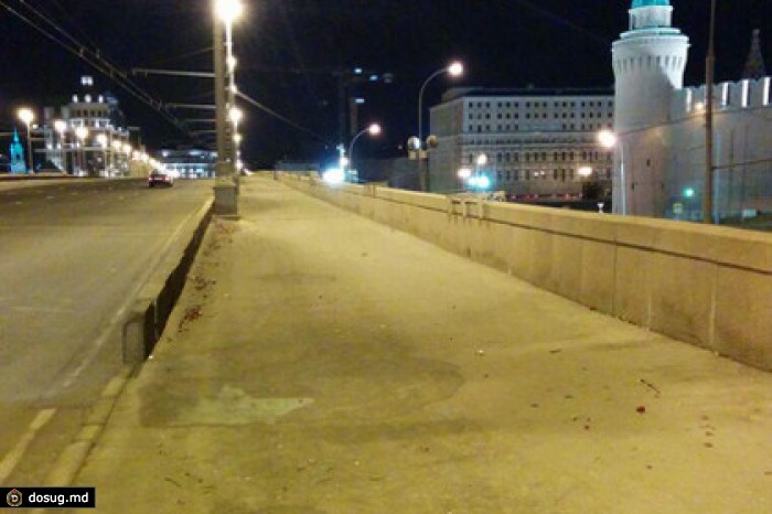 С места убийства Немцова убрали все цветы и фотографии