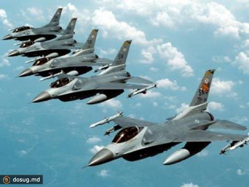 США приостановили полеты F-16 в Японии