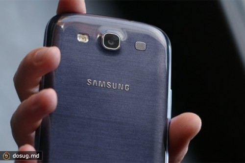Samsung объяснила свою привязанность к пластмассовым телефонам