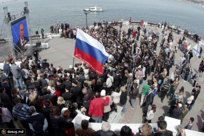 Севастопольцам предложили позвонить Путину из таксофонов