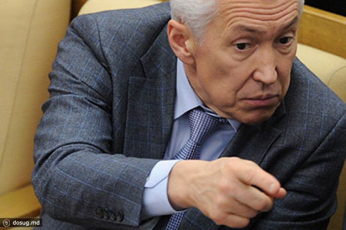 Шендеровича оштрафовали на миллион рублей за оскорбление главы думских единороссов