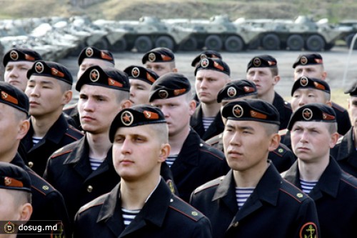 Шойгу поручил военным каждое утро петь гимн России