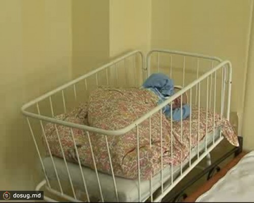Сироты при живых родителях: около двух тысяч новорожденных ежегодно бросают