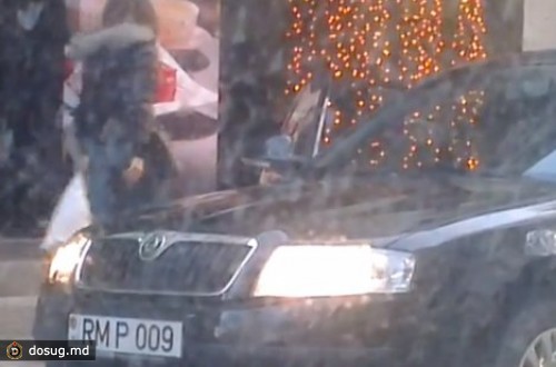 Служебное авто - для прогулок по Кишиневу?