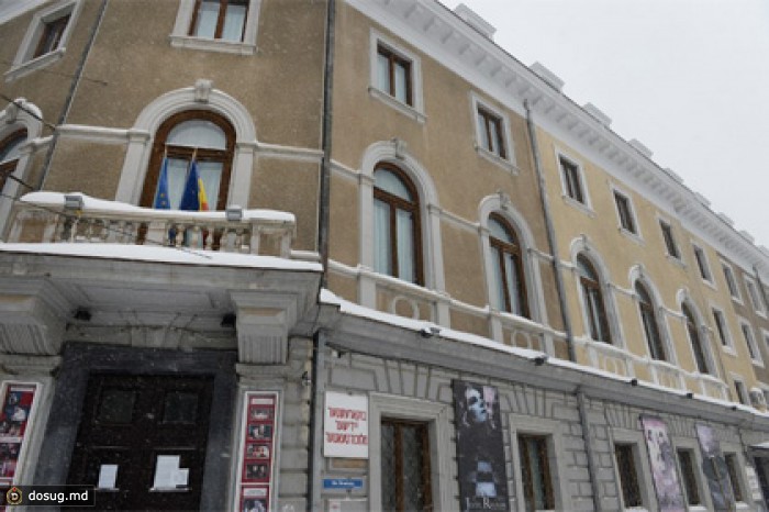 Снегопады обрушили крышу главного еврейского театра Румынии
