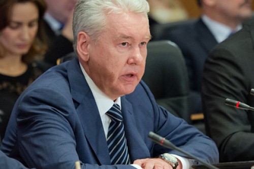 Собянин отменил топливные карты для малолитражек