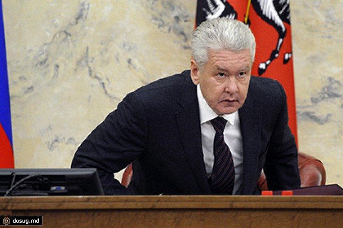 Собянин урезал себе зарплату и объявил об увольнении трети чиновников