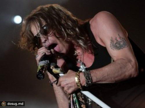 Солист Aerosmith потерял зубы при падении в ванной