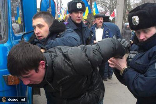Соратников Тимошенко забросали пакетами с фекалиями