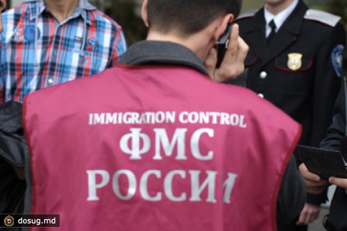 Сотрудника ФМС заподозрили в «спасении» от проверок 600 нелегалов