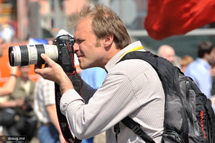 Союз журналистов призвал освободить фотографа с судна Greenpeace