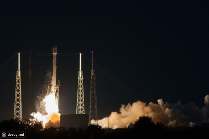 SpaceX вывела на орбиту первый коммерческий спутник