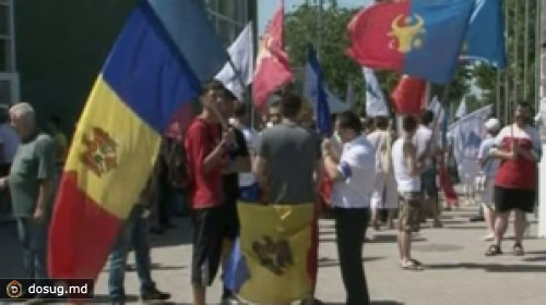 Сторонники Партии 2Патриоты Молдовы» и лига русской молодежи заблокировали путь унионистам