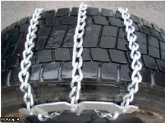 Таможенники рекомендуют оснастить машины противогололедными средствами перед поездкой в Румынию и на Украину