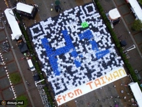 Тайваньцы сложили QR-код из 1300 зонтов