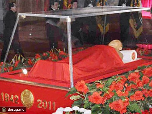 Тело Ким Чен Ира поместят в мавзолей