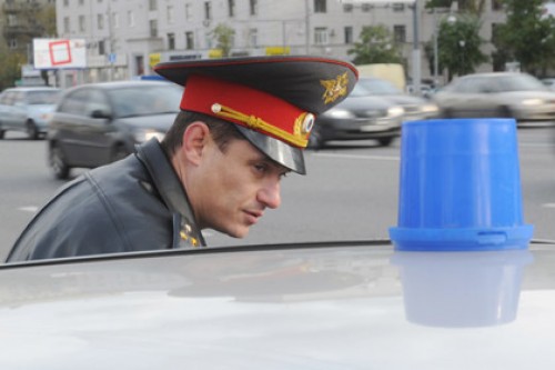 Трех автоинспекторов уволили после избиения активиста «Синих ведерок»