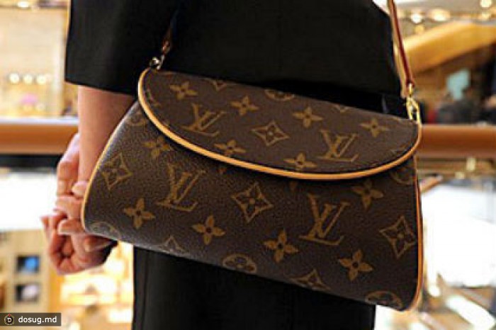 Трех россиян арестовали на Кипре за кражу сумок Louis Vuitton