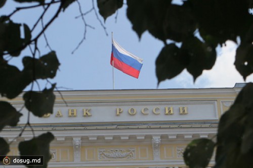 ЦБ в июле трижды сдвигал границы валютного коридора из-за слабого рубля