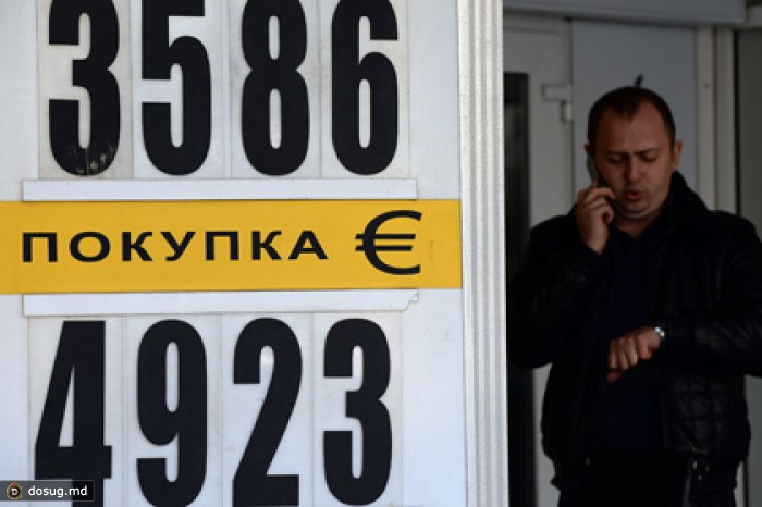 ЦБ вновь поднял курс евро выше 49 рублей