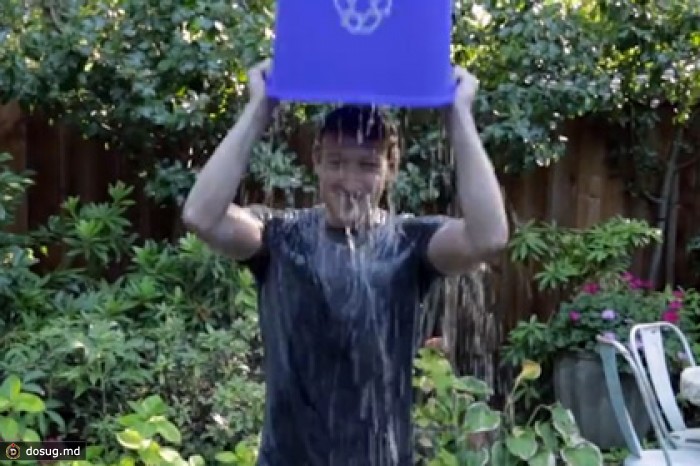 Цукерберг и Наделла облились ледяной водой ради благотворительности