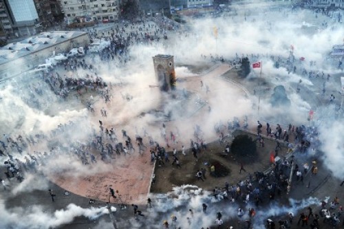 Турецкие телеканалы оштрафовали за показ кадров с митингующими