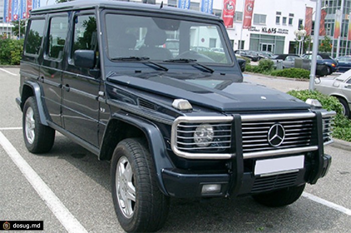 У преподавателя вуза в Москве отобрали Mercedes в счет долга