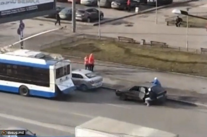Участников нелепого ДТП в Петербурге оштрафовали за неправильную стоянку