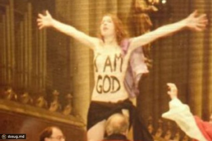 Участница Femen сорвала рождественскую мессу в Кельне