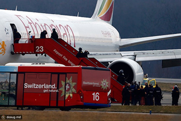Угонщиком эфиопского самолета оказался второй пилот