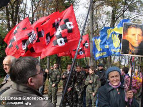 Украинские националисты потребовали поставить в Киеве памятник Бандере