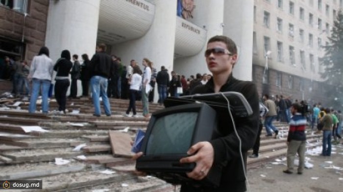 Украинские журналисты лихо ошиблись фотографией: новость о мародерстве во Львове со снимком из Кишинева