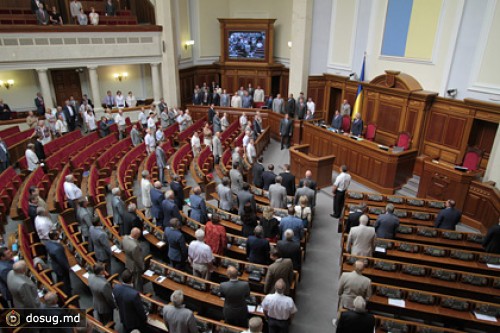 Украинским депутатам предложили смягчить запрет на курение
