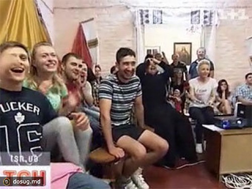 Украинский священник устроил в храме фан-зону