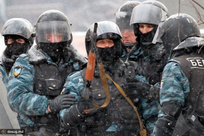 Украинской милиции разрешили применять водометы и гранаты
