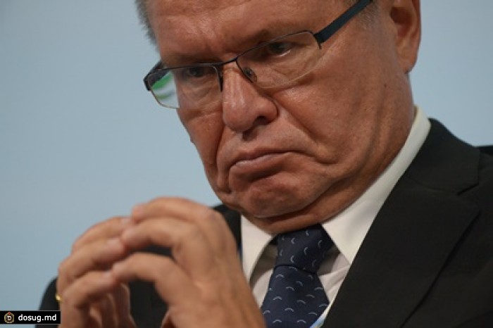 Улюкаев признал прогнозы курса рубля бессмысленными