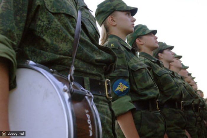 Уральскую школьницу поставили на воинский учет
