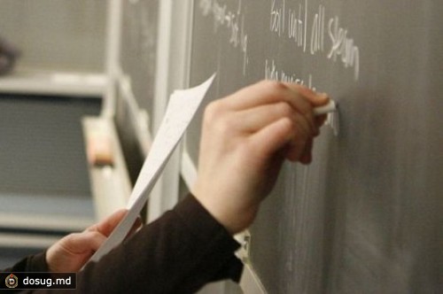 Увольнение учителей по достижении пенсионного возраста является конституционным