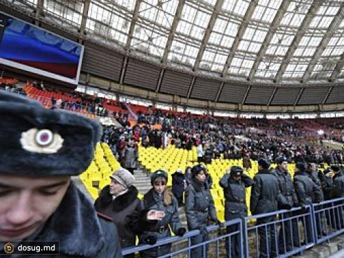 В "Лужниках" собралось 130 тысяч сторонников Путина