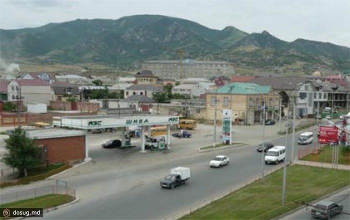 В Дагестане пьяный полицейский на «Лексусе» врезался в пост ДПС